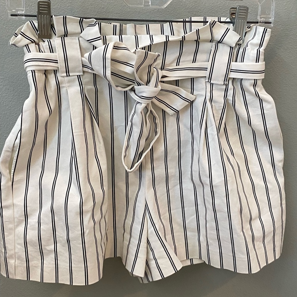 Zara Women’s tie front shorts
